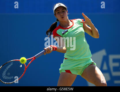 Christina McHale aus den USA im Kampf gegen die dänische Caroline Wozniacki am zweiten Tag der AEGON International im Devonshire Park, Eastbourne. Stockfoto