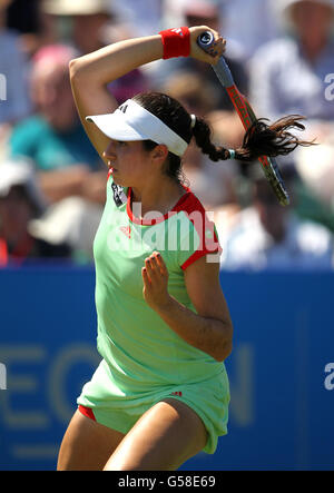 Christina McHale aus den USA im Kampf gegen die dänische Caroline Wozniacki am zweiten Tag der AEGON International im Devonshire Park, Eastbourne. Stockfoto