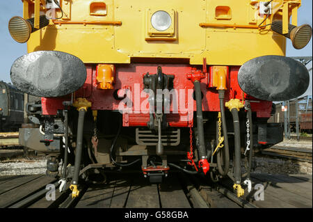 Details zu Network Rail Klasse 31 Diesel Electric zusammen mit Luft und elektrischen Anschlüsse der Kupplung. Stockfoto