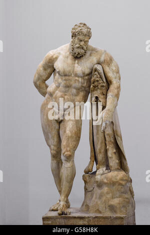 Neapel. Italien. Der Herkules Farnese, Naples archäologische Nationalmuseum. Stockfoto