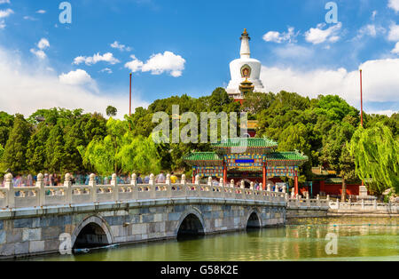 Blick auf Jade Insel mit weiße Pagode im Beihai-Park - Beijing Stockfoto