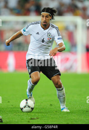 Fußball - UEFA Euro 2012 - Gruppe B - Dänemark - Deutschland - Arena Lviv. Deutschlands Sami Khedira Stockfoto