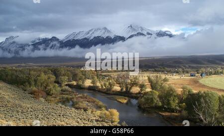 Der Lost River nordöstlich in Richtung Mt Caleb in Big Lost River Zugang Trail in der Nähe von MacKay, Idaho suchen. Stockfoto