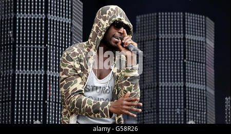 Tinie Tempah tritt auf der Hauptbühne des Isle of Wight Festivals auf. Stockfoto