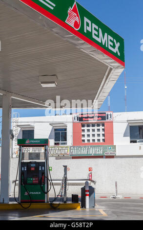 PEMEX Gas Stattion in Queretaro, Mexiko.  Petróleos Mexicanos ist die mexikanische staatlichen Erdöl Konglomerat. Stockfoto