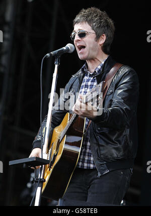 Noel Gallagher tritt auf der Hauptbühne des Isle of Wight Festivals auf. Stockfoto