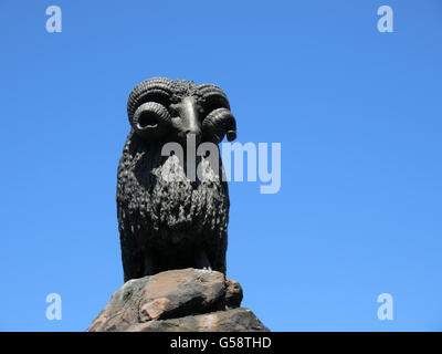 Colvin Brunnen Moffat Ram Statue, Moffat, Dumfries and Galloway, Schottland Stockfoto