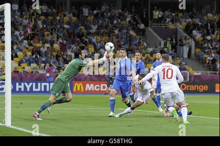 Fußball - UEFA Euro 2012 - Quarter Final - England V Italien - Olympiastadion Stockfoto