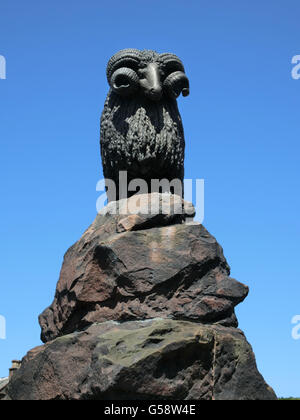 Colvin Brunnen Moffat Ram Statue, Moffat, Dumfries and Galloway, Schottland Stockfoto