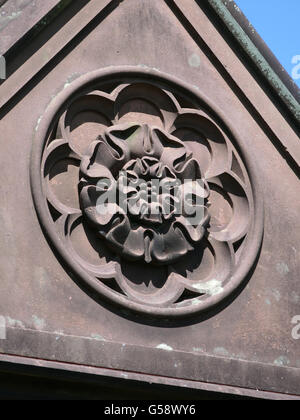 Stein geschnitzten Tudor-Rose-Emblem, UK Stockfoto