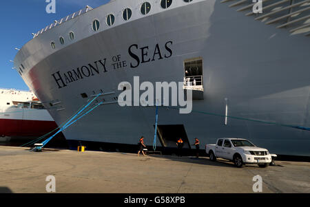 Kreuzfahrtschiff "Harmony of the Seas" (362 m, 6410 Passagiere 2100 Mannschaft trat Dienst im Jahr 2016) - Royal Caribbean Stockfoto