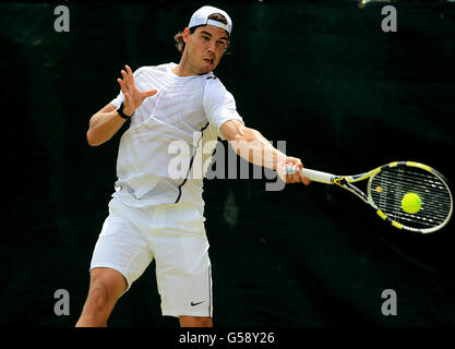 Tennis - Wimbledon Championships 2012 - Tag drei - All England Lawn Tennis und Croquet Club. Der Spanier Rafael Nadal während des Trainings Stockfoto