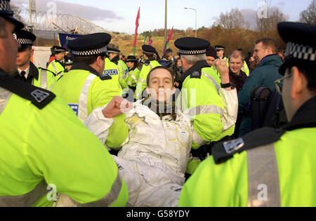 Faslane-Atom-Protest-Polizei Stockfoto