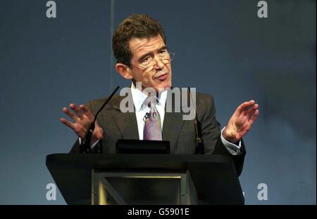 BP Amoco plc Ergebnisse John Browne Stockfoto