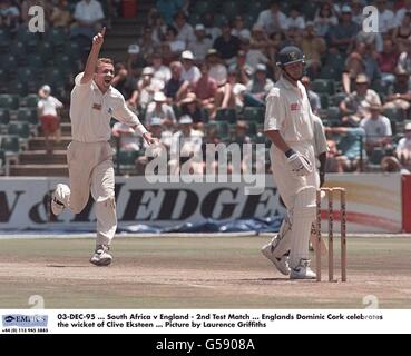 03-DEZ-95 ... Südafrika V England - 2. Test Match ... Englands Dominic Cork feiert das Wicket von Clive Eksteen ... Bild von Laurence Griffiths Stockfoto