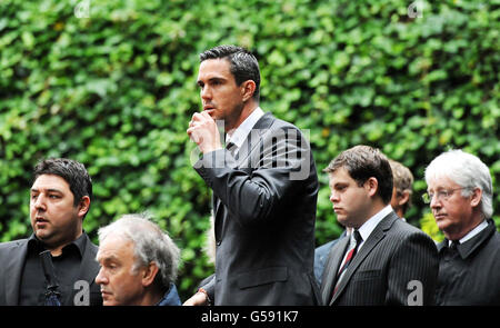 Kevin Pietersen kommt zur Beerdigung von Tom Maynard in der Llandaff Cathedral, Cardiff. Stockfoto