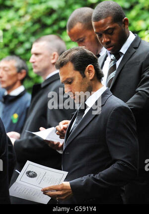 Mark Ramprakash nimmt an der Beerdigung von Tom Maynard in der Llandaff Cathedral, Cardiff Teil. Stockfoto