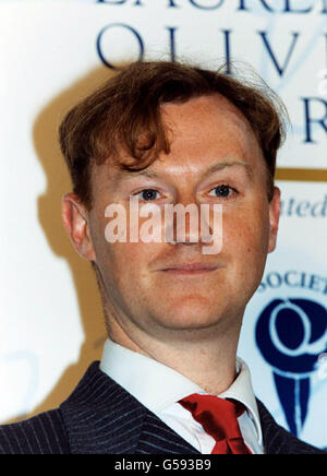 Mark Gatiss von der League of Gentlemen bei der Verleihung der Laurence Olivier Awards 2001 im Zentrum von London. Stockfoto