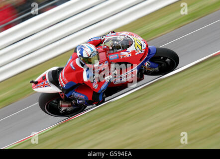 Motorradfahren - 2012 Hertz großer Preis von Großbritannien - Tag zwei - Qualifikation - Moto GP - Silverstone. Der britische James Ellison beim Training für die britische Runde des Moto GP auf dem Silverstone Circuit, Northamptonshire. Stockfoto