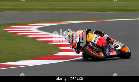 Motorradfahren - 2012 Hertz großer Preis von Großbritannien - Tag zwei - Qualifikation - Moto GP - Silverstone. Der spanische Dani Pedrosa auf dem Repsol Honda während des Qualifyings für den britischen Moto GP auf dem Silverstone Circuit in Northamptonshire. Stockfoto