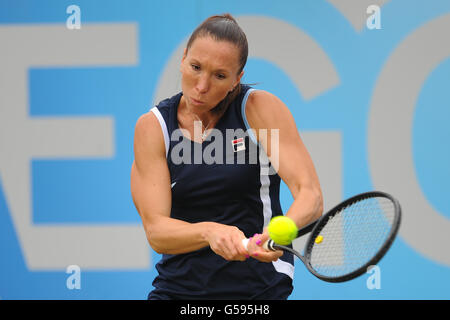 Tennis - AEGON Classic 2012 - Tag 7 - Edgbaston Priory Club. Die serbische Jelena Jankovic hat im Viertelfinale gegen die japanische Misaki Doi gehandelt Stockfoto