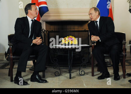 Premierminister David Cameron hält ein bilaterales Treffen mit dem russischen Präsidenten Wladimir Putin in Los Cabos, Mexiko, ab, wo er später am G20-Gipfel der Weltführer teilnehmen wird. Stockfoto