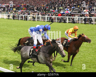 Horse Racing - das Royal Ascot Meeting 2012 - Tag drei - Ascot Racecourse Stockfoto