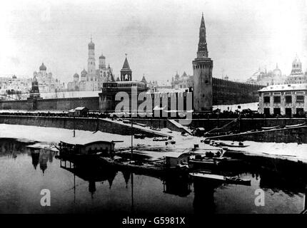 WINTER 1917: Blick auf den Kreml in der russischen Stadt Moskau. Stockfoto