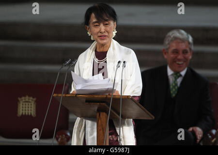 Aung San Suu Kyi spricht an beiden Houses of Parliament, in Westminster Hall, an den Houses of Parliament, im Zentrum von London. Stockfoto