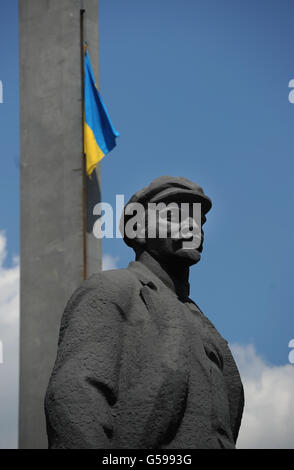 Reisestaken, Donezk, Ukraine. Eine Statue von Lenin auf dem Lenin-Platz, Donezk, Ukraine . Stockfoto