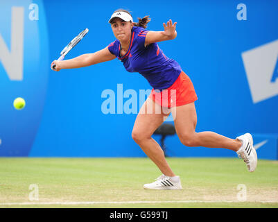 Die österreichische Tamira Paszek hat am sechsten Tag der AEGON International im Devonshire Park, Eastbourne, gegen die deutsche Andelique Kerber gehandelt. Stockfoto