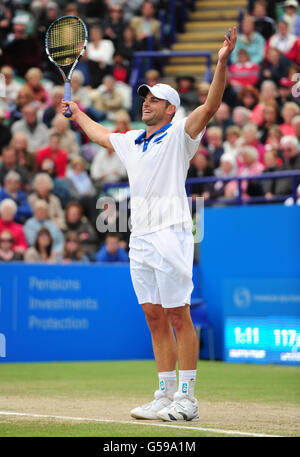 Andy Roddick feiert den Sieg des italienischen Andreas Seppi am sechsten Tag der AEGON International im Devonshire Park, Eastbourne. Stockfoto