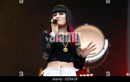 Isle of Wight Festival 2012 - Samstag. Jessie J spielt auf der Hauptbühne beim Isle of Wight Festival. Stockfoto