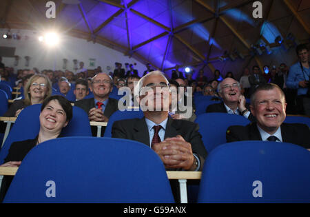 Ehemaliger Kanzler Alistair Darling (Mitte) während des Beginns der formellen Kampagne, Schottland im Vereinigten Königreich zu halten, an der Edinburgh Napier University. Stockfoto