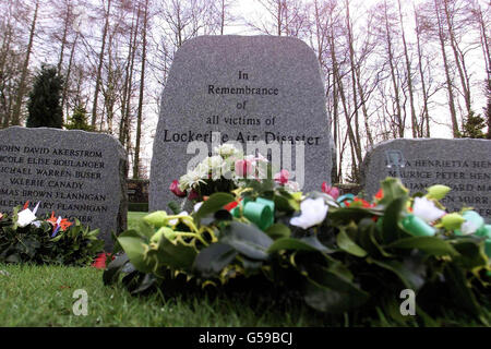 Der Lockerbie Memorial Garden in Schottland, an dem Tag, an dem der Libyer Abdelbaset Ali Mohmed Al Megrahi von 1988 einem schottischen Gericht in Camp Zeist, Holland, für schuldig befunden wurde. Sein Mitangeklagter Al Amin Khalifa Fhimah wurde für nicht schuldig befunden. * drei schottische Richter erbrachten einstimmige Urteile über die beiden Männer am eigens errichteten schottischen Gericht. Die beiden Libyer wurden beschuldigt, die Lockerbie-Katastrophe und den Massenmord an 270 Passagieren, Besatzungsmitgliedern und Lockerbie-Bewohnern in der schlimmsten Grausamkeiten in Friedenszeiten Großbritanniens verursacht zu haben. Stockfoto