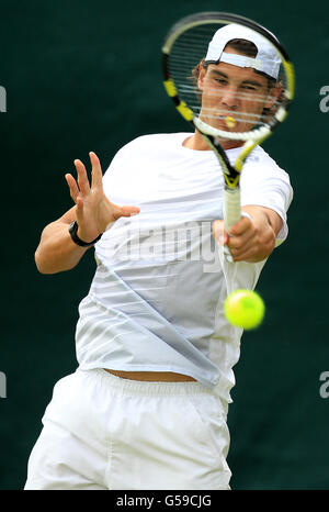 Tennis - Wimbledon Championships 2012 - erster Tag - All England Lawn Tennis und Croquet Club. Der Spanier Rafael Nadal während des Trainings Stockfoto