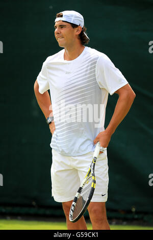 Tennis - Wimbledon Championships 2012 - erster Tag - All England Lawn Tennis und Croquet Club. Der Spanier Rafael Nadal während des Trainings Stockfoto