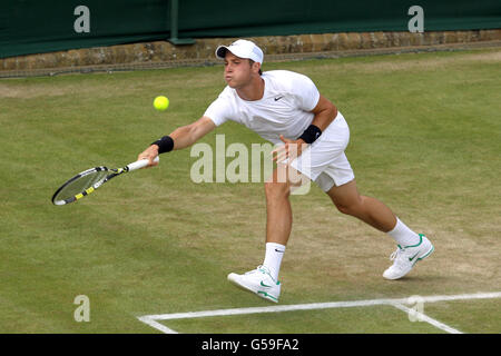 Tennis - Wimbledon Championships 2012 - Tag sechs - All England Lawn Tennis und Croquet Club. Luke Bambridge, Großbritannien Stockfoto