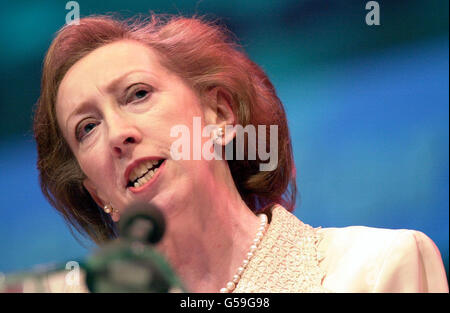 Die Leiterin des Unterhauses Margaret Beckett spricht die Labor Spring Conference im Scottish Exhibition and Conference Center in Glasgow Stockfoto