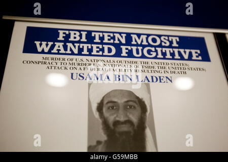 Blick auf eine Anzeige Inserat 10 meistgesuchten flüchtigen des FBI an einer Wand an der FBI National Academy in Quantico, Virginia, USA, 2009 Stockfoto