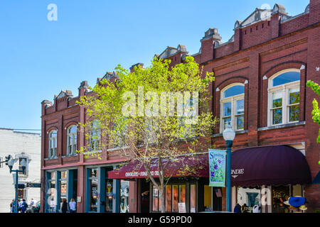 Eine Reihe von alten historischen Backstein Gebäude Linie Main Street Einkaufsviertel in der Innenstadt von Franklin, TN Stockfoto