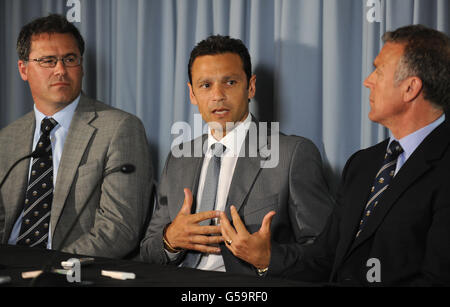 Cricket - Friends Life T20 - South Group - Surrey Lions / Kent Spitfires - Kia Oval. Mark Ramprakash (Mitte) kündigt seinen Rücktritt vom erstklassigen Cricket an. Stockfoto