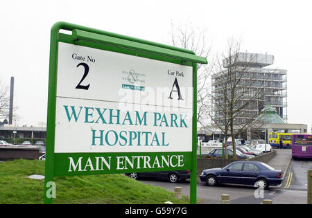 Wexham Park Hospital in Slough, Berkshire. Ein nicht identifizierter Mitarbeiter wurde am 14/03/01 nach vier verdächtigen Todesfällen von Kindern im Krankenhaus verhaftet, teilte die Polizei von Thames Valley mit. * die Polizei wurde gerufen, nachdem Fachärzte für Kinderheilkunde die Alarmgundung über die ungewöhnlich hohe Todesrate auf der Kinderarztstation ausgelöst hatten. Stockfoto