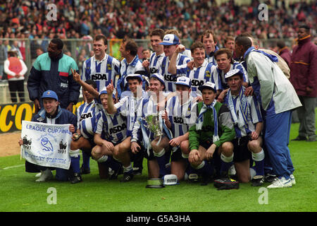 Fußball - Pokalfinale Rumbelows - Manchester United gegen Sheffield Wednesday - Wembley-Stadion Stockfoto