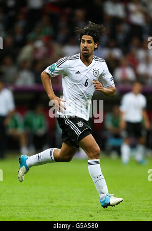 Fußball - UEFA Euro 2012 - Halbfinale - Deutschland gegen Italien - Nationalstadion. Deutschlands Sami Khedira Stockfoto