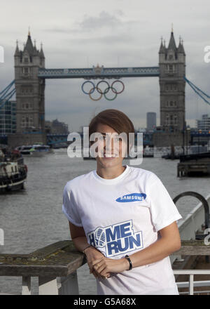 Die Läuferin Emily Pidgeon holt die Londoner zum Start der Hope Relay Partnerschaft von Samsung mit Home Run London nach Hause. Stockfoto