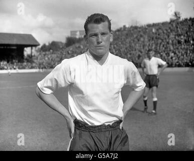 Fußball - League Division Two - Charlton Athletic gegen Luton Town - The Valley, London. Joe McBride, der in der Innenstadt von Luton Town steht Stockfoto