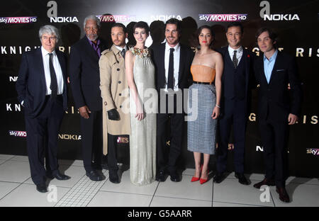 Tom Conti, Morgan Freeman, Tom Hardy, Anne Hathaway, Christian Bale, Marion Cotillard, Joseph Gordon-Levitt und Cillian Murphy kommen zur Premiere des neuen Batman-Films The Dark Knight Rises am Odeon Leicester Square in London. Stockfoto