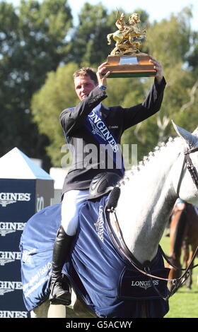 Pferdesport - 2012 Longines Royal International Horse Show - Tag 6 - die alle England Kurs - Hickstead springen Stockfoto