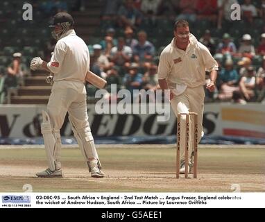 02-DEZ-95 ... Südafrika V England - 2. Test Match ... Angus Fraser, England feiert das Wicket von Andrew Hudson, Südafrika ... Bild von Laurence Griffiths Stockfoto